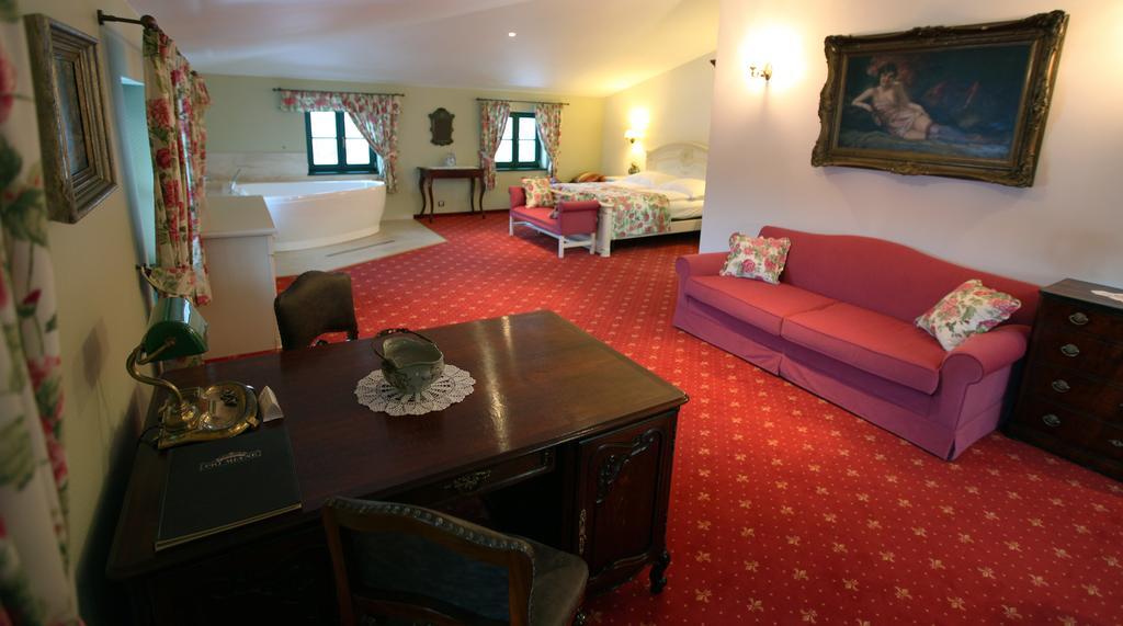 Boutique Hotel Pri Mlyne Lozorno Rom bilde